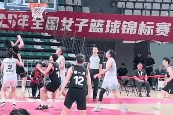 球队的人员, 全国女篮锦, 贫富差距