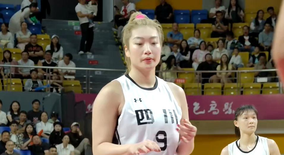 gtimg, 在这场比赛, 仅有彭华倩 gtimg, 在这场比赛, 仅有彭华倩