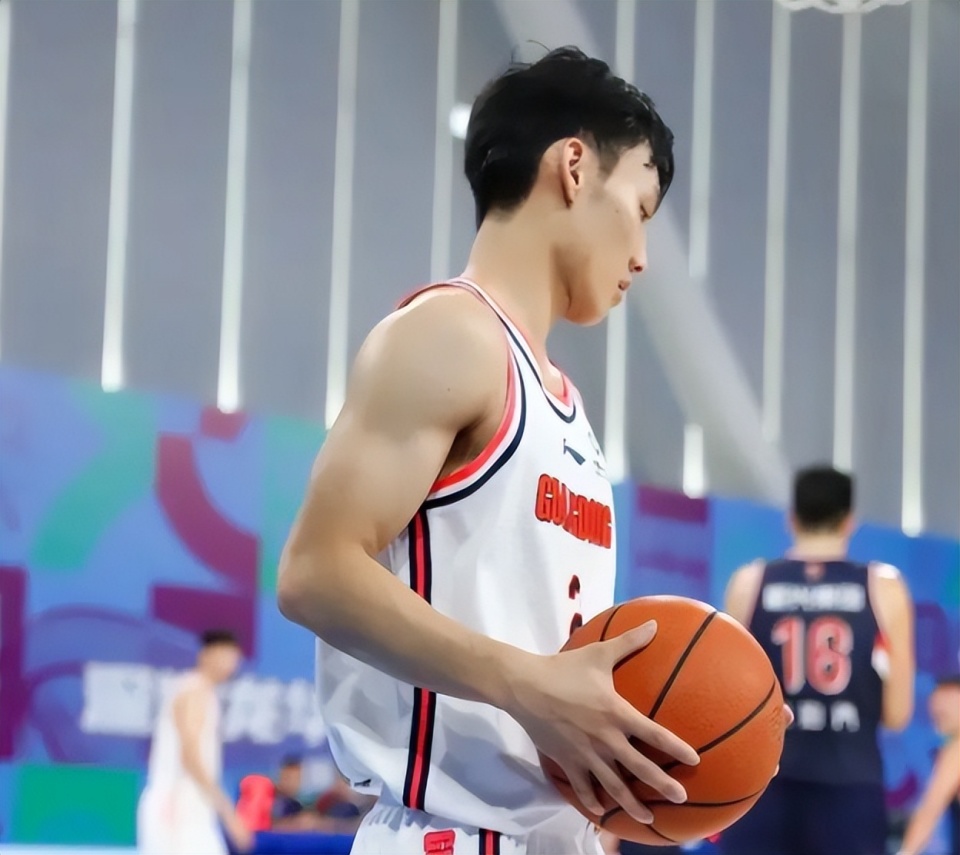 于此前伊戈, 随着关键球 于此前伊戈, 随着关键球